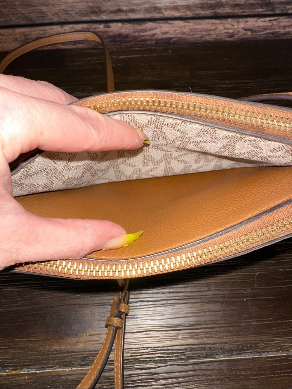 Michael Kors Trisha medium crossbody bag features a two-tone design!